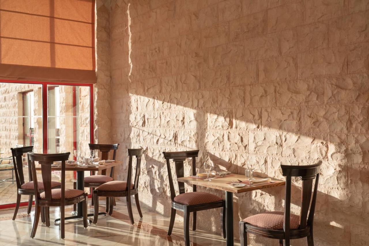 Grand Mercure Petra Вади Муса Екстериор снимка