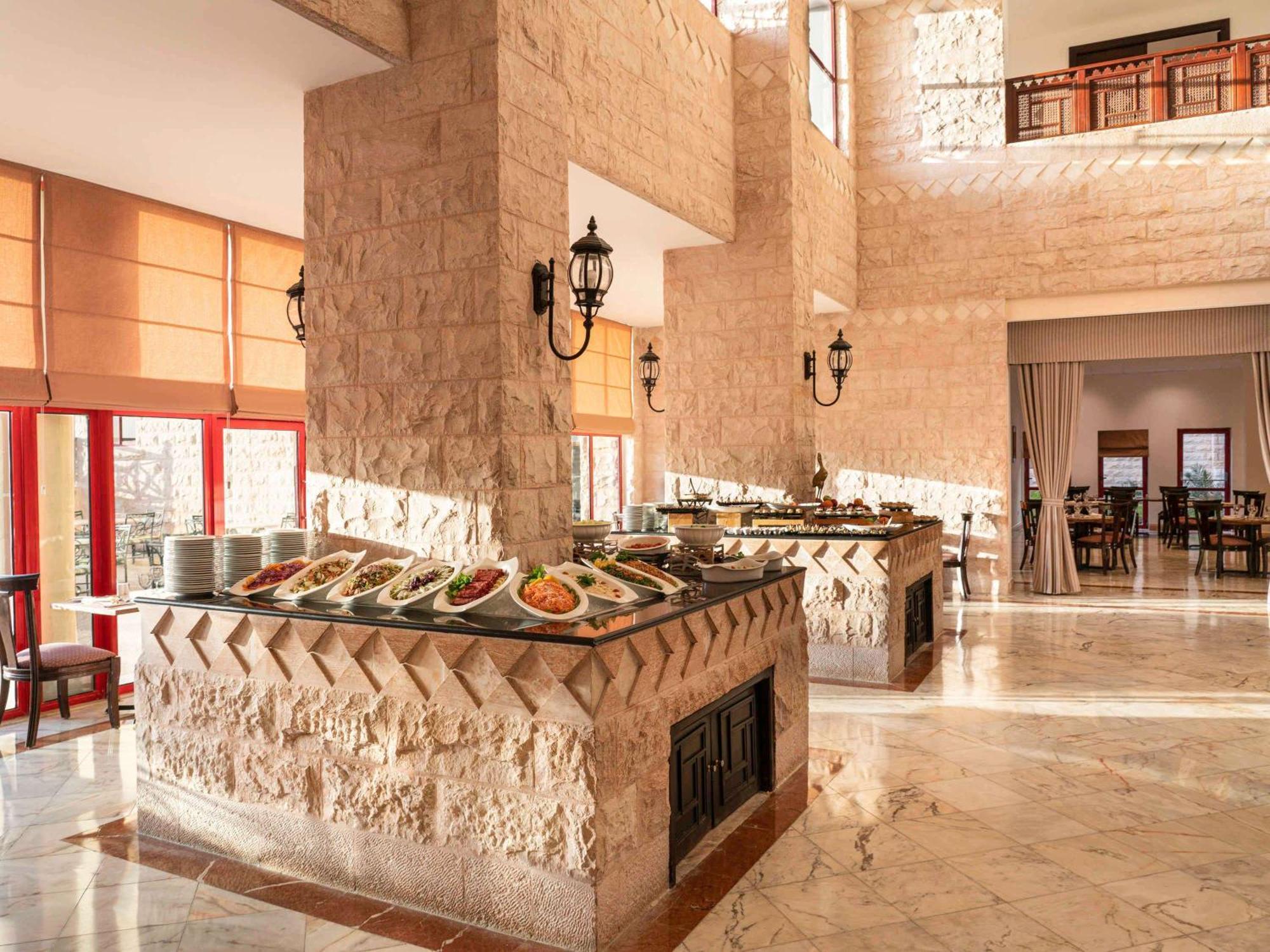 Grand Mercure Petra Вади Муса Екстериор снимка